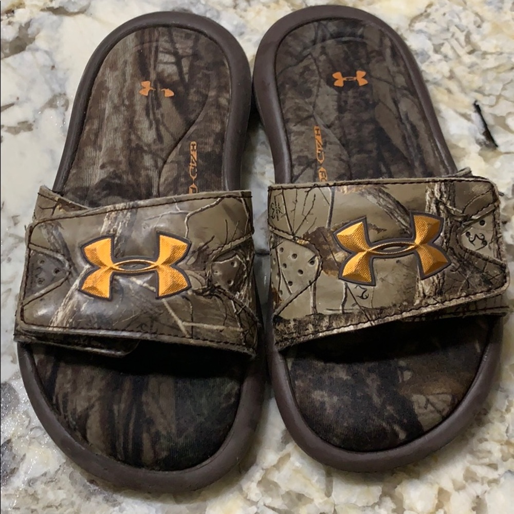 Under Armour Boys size 12 slides